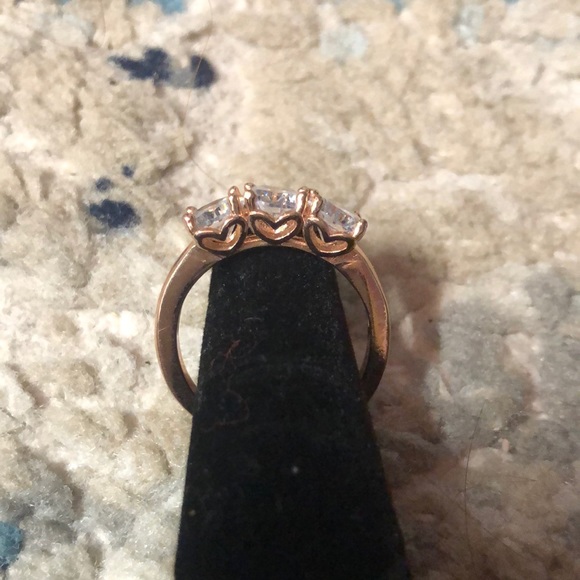 Rose Gold White topaz 3 Stone ♡ Setting Ring - Picture 2 of 5